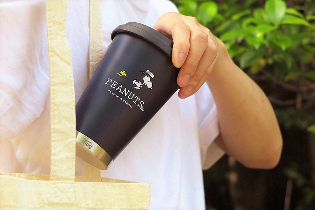 密閉タイプなのでカバンに入れて持ち運んでも安心！「PEANUTS Cafe×thermo mug」コラボタンブラー