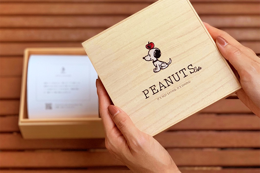 国産りんごと新鮮たまごをたっぷり使った贅沢な「PEANUTS Cafe アップルバウムクーヘン」が新登場！